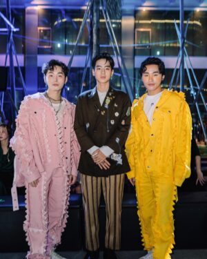 Jimmy Liu Instagram - 第一次參加臺北時裝週，很開心也非常榮幸能受邀參加，在現場遇到了朋友也認識了新朋友。
看到各個設計師的作品都讓我驚艷到不行，每位設計師出場都有獨特的排場和音樂，再配上模特兒們的美姿，真的看完秀就很想把錢包拿出來把衣服帶回家。

Fashion | @cherng_official 
Accessories | @apmmonaco @tastboutique 
SHOSE | @versace 
Stylist | @miamia.tsai 
Make up | @tsengkuowei 
Hair | 80’s @keaarth 
AGENCY｜TVBS Fish

#2023臺北時裝週 #taipeifashionweek #臺北時裝週 voguefno #apmmonaco #tastboutique