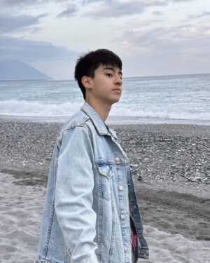 Jimmy Liu Instagram - 如果大海能夠帶走我的哀愁
-
-
-
-
-
把我鞋子裡的沙帶走