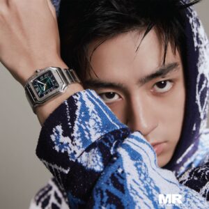 Jimmy Liu Instagram - 【MR│Cover】從華燈到西遊 劉敬閃耀下的純樸

他就像流星掠過的過程，在一瞬間已畫過閃礫光芒。台灣新生代演員近年相繼湧現，劉敬是其中一個最具代表性的名字，從Netflix台劇《華燈初上》，到Disney 荷里活劇集《西遊ABC》，與奧斯卡影后楊紫瓊合作，轉眼間化身為一顆耀目新星。只是這一切，不改這位21歲年輕人純樸的心。

詳細訪問︰www.mrrm.com.hk/i/?p=4527

#mrrmhk @jimmm___0504 #劉敬 #JimmyLiu #華燈初上 #西遊ABC #機智校園生活 #無神之地不下雨 #正義的算法  @emporioarmani @cartier #cover #8月號