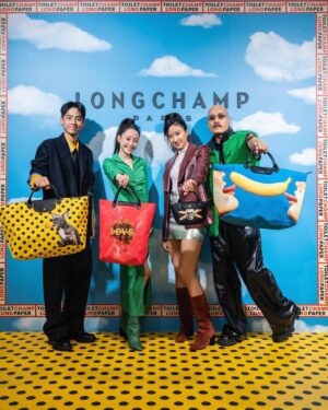 Jimmy Liu Instagram - LONGCHAMP x TOILETPAPER 聯名系列派對活動

謝謝品牌的邀請 昨晚玩得非常開心，跟大家一起拍攝短影音好好玩

這次聯名系列的包款我都覺得超符合我的 幽默搞怪的風格我超愛 尤其這種帶在路上風格一定是獨一無二的
不用怕跟別人一樣
我最喜歡的包款就是法鬥咬著煙斗的
跟一匹黑馬在天空奔騰的 
你們覺得哪一個適合我勒？
#longchampxtoiletpaper 
@longchamp