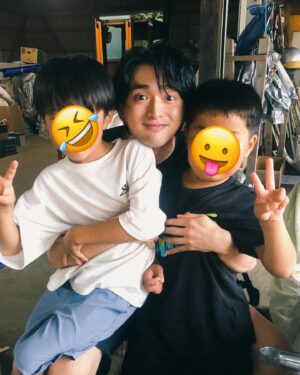 Jin Shirasu Instagram - ばあちゃんが作ってくれた特製ばあばラーメン食べて🍜
小学生の甥っ子たちと本気でゲームして本気で負けて🎮
おじさんとってもよいお盆でした🍉