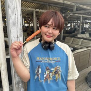 JinJin Instagram - めっちゃキメ顔してるけど
めっちゃヘッドフォン苦しくて草