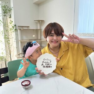 JinJin Instagram - 先日とあぴー🥦🍛のお家に遊びに行ったよ🤭💭

とあぴーとたくさん遊んで、食べて、遊んで。
とあぴーママパパと爆語りして。

時間が秒すぎて足りひんかった。幸せ〜😭💖
また遊ぼうね！約束やよ〜約束。