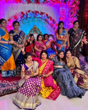 Jina Samal Instagram - #threadceremony😍 #nephew😘💞 #familyphotoshoot❤️ #familygoals💕💕❤️🤗