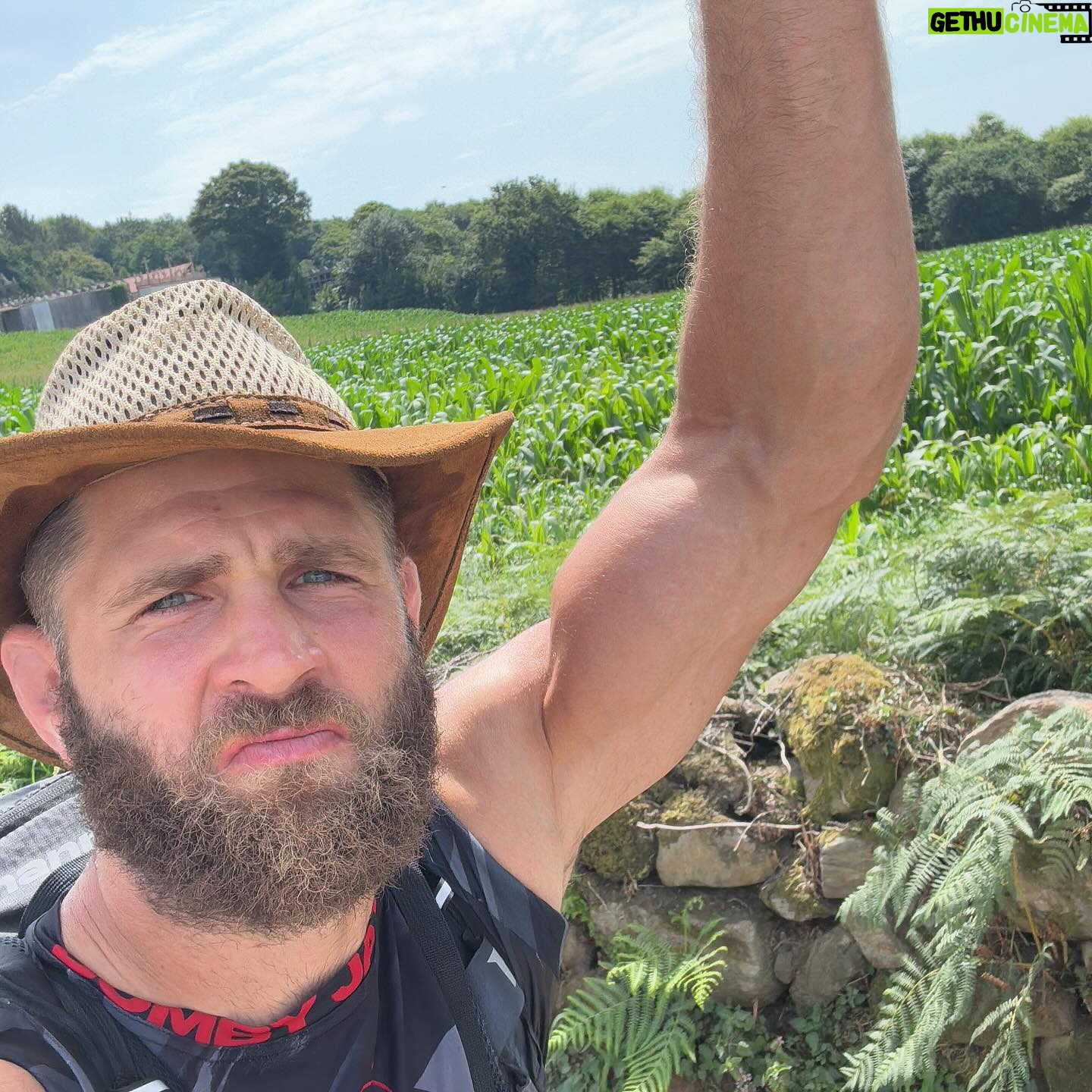 Jiří Procházka - 118.8K Likes - Training and walking from dawn till dusk. Take a rest and again
//\\
#Camino