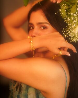 Jisma Jiji Instagram - Living my fairy tale Dream

Costume customised from @awaanybridal 
Shot by @athul_krishna________ 
Jewellery @sangrv_official 
Grooming @kingsily_ksl 

Location @napierheritage 
Thanks @shanavas_ismaill