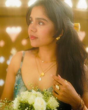 Jisma Jiji Instagram - Living my fairy tale Dream

Costume customised from @awaanybridal 
Shot by @athul_krishna________ 
Jewellery @sangrv_official 
Grooming @kingsily_ksl 

Location @napierheritage 
Thanks @shanavas_ismaill