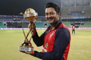 Jisshu Sengupta Instagram - @bengaltigersteam captain, @senguptajisshu , proudly hoists the champion trophy, marking their inaugural victory in CCL history! 

#A23 #Parle2020 #CCLSeason10 #DanubeCCLUAE #Chalosaathkhelein #CCLonJioCinema #CelebrityCricketLeague #JioCinema

@a23rummy @parle2020cookies
@bharathicementofficial @officialjiocinema @sonysportsnetwork