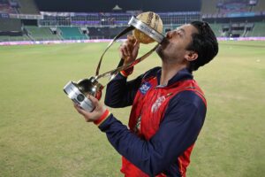 Jisshu Sengupta Instagram - @bengaltigersteam captain, @senguptajisshu , proudly hoists the champion trophy, marking their inaugural victory in CCL history! 

#A23 #Parle2020 #CCLSeason10 #DanubeCCLUAE #Chalosaathkhelein #CCLonJioCinema #CelebrityCricketLeague #JioCinema

@a23rummy @parle2020cookies
@bharathicementofficial @officialjiocinema @sonysportsnetwork