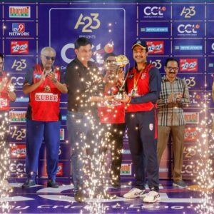 Jisshu Sengupta Instagram - @vishnuinduri , the mastermind behind CCL, passes on the coveted CCL trophy to @senguptajisshu , captain of the @bengaltigerst20 ! Let the celebrations roar! 

#A23 #Parle2020 #CCLSeason10 #DanubeCCLUAE #Chalosaathkhelein #CCLonJioCinema #CelebrityCricketLeague #JioCinema

@a23rummy @parle2020cookies
@bharathicementofficial @officialjiocinema @sonysportsnetwork