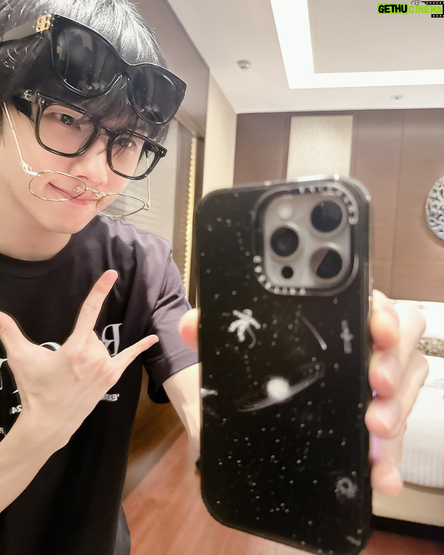 Jisung - 2 Million Likes - 😎🤓🥸
좀 오바한거 같기도하고..zzzz
