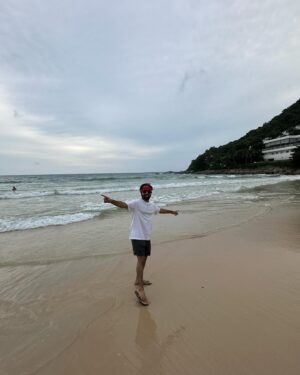 Jitendra Kumar Instagram - Unknown connection to  this Beautiful Land 🇹🇭
#trip #friends