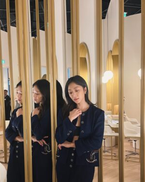 Jo Bo-ah Instagram - 💍🩵
.
.
.

#샤넬#코코크러쉬팝업#CHANEL