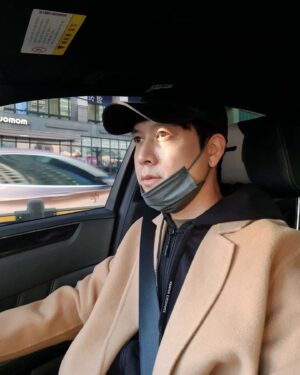 Jo Hyun-jae Instagram - 날씨가 추울수록 햇볕이 더 고맙네요..매번 느끼는거지만 시간은 너무 빠르게 흘러갑니다.가족 친구 연인 더 많이 사랑하는 따듯한 연말 보내세요.
항상 감사합니다❤️
#연말 #크리스마스 #행복하세요 #merrychristmas #love #Thank you.#Seoul Korea