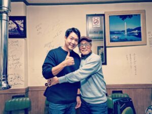 Jo Hyun-jae Instagram - #허영만 선생님과 참 좋은 시간보냈습니다~^^
이날 몸살감기로 엄청 붓고 몸이안좋았는데 잘먹고 선생님과 잘놀고왔어요~^^#감사합니다선생님 ~ #🙏 #허영만백반기행