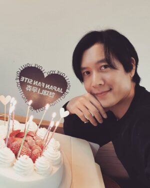 Jo Hyun-jae Instagram - Merry Christmas~♡
코로나로 어려운 시국을 맞이 하고 있지만 꼭 힘내시길 바랄께요. 
그리고 항상 응원해주시고 또 저에게 힘이 되어주셔서 너무 고맙습니다.♡
건강하세요.
#merrychristmas #국내 #해외 #모든 #팬분들 #행복한연말보내세요