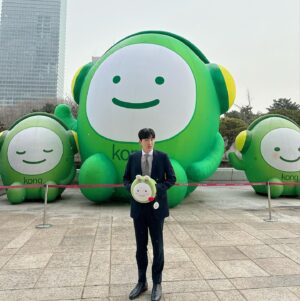 Jo Jung-shik Instagram - 영광스런 KBS 첫 출근날✨50년이 다 된 전통있는 프로그램에 디제이를 맡게되어 큰 영광입니다🙌 타사 아나운서로는 처음이라는데 큰 기회를 주셔서 정말 고맙습니다🙏  한국방송 최고 FM대행진 최고🔥 #kbs #fm대행진