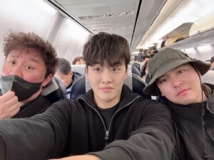 Jo Jung-shik Instagram - 요즘 비행기 좌석이 좀 좁아졌나요...? 이상하게 좁게 느껴지네... #오사카 #미식여행 #노촬영저스트여행