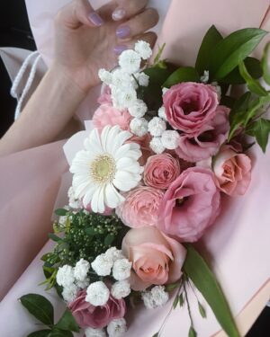 Jo Woo-ri Instagram - 꽃은🌷항상🤍좋아😌🌸
