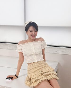 Jo Woo-ri Instagram - 쿨톤 맞네여😎