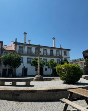 Joana Araújo Instagram - A aproveitar o solinho de Castelo Branco 😅 
.
Só publiquei a última fotografia porque a achei extremamente pirosa ➡️😂
