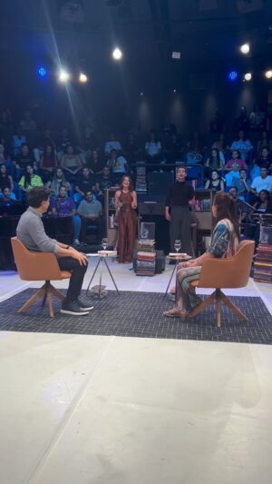 Joanna Instagram - Receber uma homenagem do meu querido amigo @gabriel_chalita foi uma honra! Que bom que vc faz parte de minha  história. 

Obrigada a toda equipe do @sesccopacabana , aos músicos, a @tvcultura e a linda concepção da @arenadossaberes !