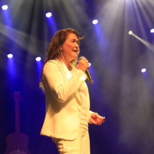 Joanna Instagram - 🎼 TÔ FAZENDO FALTA! 
Ontem (07) o Projeto Seis e Meia com @cantorajoanna e @deusadoforro foi um sucesso com INGRESSOS ESGOTADOS no @teatroriachuelonatal! 

🎙️ A noite foi repleta de hits marcantes e românticos de Joanna que celebra mais de 40 anos de carreira. E a potiguar Deusa levou o poder da música nordestina ao palco e contagiou a todos com muito forró!

Confira agora os melhores momentos! 

📸 @evaldogomes.foto | @maisumjean

🎤 Patrocínio @Caern115, @governodorn, @sterbomoficial via Programa Câmara Cascudo, @unimednatal, @aritubaturismo @saolucasrn e @grupo_dunas via Programa Djalma Maranhão.

🎶 Realização: @idearteproducoes e SuperStar Promoções

#projetoseisemeia #joanna #deusadoforro #romantismo #forro #musicanordestina #mpb