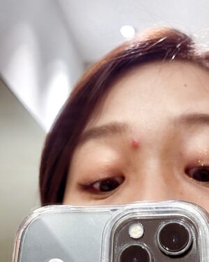 Joanne Yang Instagram - 七月的最後一天，和七月的回憶～
這個月其實也挺精彩，
看著很多人默默努力默默耕耘著，
其實也深深感動～

還有很多毛小孩的陪伴
也是很療癒～

嗯，我還長了痘痘，
不是一顆很大的痘痘，
是三顆長在一起🥹🥹

總之下個月繼續加油，
維持好習慣🥰

#充滿愛 #繼續加油
#