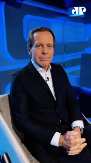 João Doria Instagram - Após 30 anos, estou de volta ao Show Business. Tive a honra de criar o programa e agora retorno ao estúdio da @jovempannews como convidado de Bruno Meyer. O programa vai ao ar nesta quarta-feira (14) às 22h na Jovem Pan News, Panflix e pelo YouTube. Não percam!