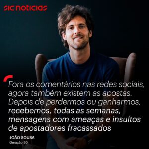 João Sousa Instagram - “Os espanhóis são bons em tudo, no desporto. Porque investiram muito dinheiro e têm uma cultura desportiva diferente. No ténis não temos condições para formar atletas ao alto nível. O nosso centro de alto rendimento não tem sequer condições para ter atletas a dormir lá.”

João Sousa nasceu em Guimarães, em 1989, mas foi a mais de 1000km de casa que chegou ao topo do ténis mundial. Com 15 anos foi sozinho para Barcelona atrás do sonho. Em Portugal, a falta de apoios para outras modalidades desportivas além do futebol era dramática.

Pouco mudou, mas foi João Sousa - o melhor tenista português de sempre - que abriu caminho para a mudança. Aos 35 anos anunciou o fim da carreira e esta quinta-feira está no Geração 80.

Ouça através do link na bio. 
📷: @matilde_fieschi

#joaosousa #opiniao #portugal #geracao80 #podcast #tenis #desporto #sicnoticias