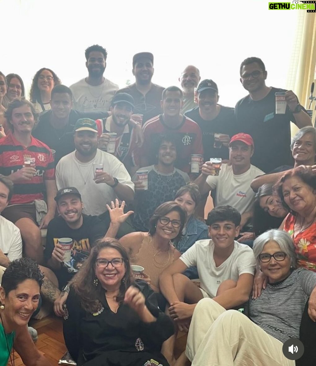 João Vitti - 16.5K Likes - Ontem, dia do Amigo, celebramos o aniversário do nosso “esculhambado na Web”, “profissão: desempregado” tricolor doente e muiiiitooo amado Francisco na companhia de verdadeiros amigos!
Um beijo saboroso pra Jussara e Aparecida @feijoadadatiacida; o almoço estava uma delícia e muito, muito obrigado dona Lulu @vera.couto.735 que, aconteça o que acontecer, sempre da um jeitinho de estar presente nos aniversários dos meninos! Isso não tem preço. 💝
Vida longa ao nosso Chico 💎💎💎