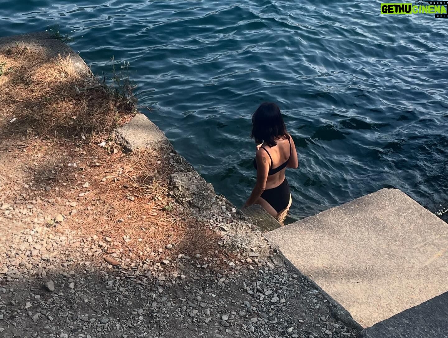 Jodi Balfour - 4.3K Likes - back from Italy where I left my mind, got heat rash every day and said “wow” about one thousand times.