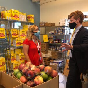 Joe Kennedy III Instagram - Always a great time helping distribute food with the extraordinary staff and volunteers at the Hockomock YMCA!