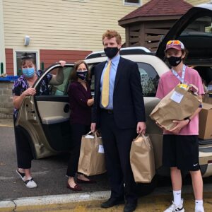 Joe Kennedy III Instagram - Always a great time helping distribute food with the extraordinary staff and volunteers at the Hockomock YMCA!