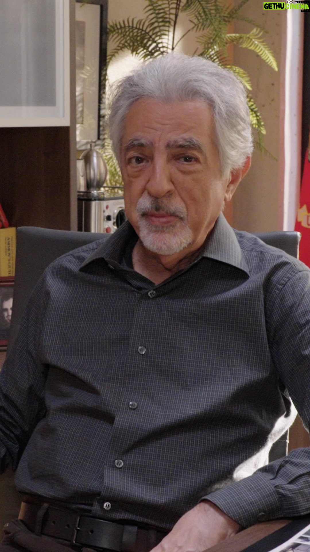 Joe Mantegna - 12.7K Likes - A moment for Rossiās office š #CriminalMinds