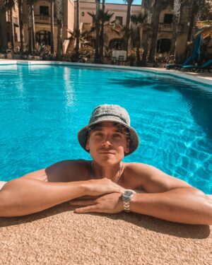 Joe Sugg Instagram - I don’t think I’ve relaxed on a holiday like this for a long time Which is exactly what I needed. @diannebuswell surprised me with a #adgifted trip to @amcharahealth retreat where I relaxed by the pool, explored the island of Gozo, actually finished a book! and Met lots of lovely people. It was bliss  #adgiftedstay #gozo