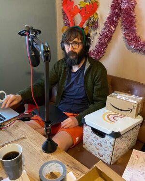Joe Wilkinson Instagram - Up early, dressed and ready for the #chatabix xmas party 🎉 let’s get this shambles to number 1 guys.. tune in later [link in bio] 🎄lots of guests (and Christmas cheer if David’s not too tired 🤶) #behindthescenes  #comedypodcast #christmasspectacular #podcastersofinstagram #dailypodcast