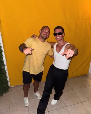 Joel Corry Instagram - Welcome to Ibiza @wesleysneijder 🏝️⚽️🔥