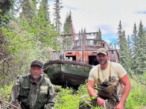 Joey Kelly Instagram - Wir melden uns zurück 🇨🇦. Unser Abenteuer auf dem Yukon hat alles was eine gute Geschichte braucht, freut euch auf den Winter und die Aufnahmen. 

#nature 
#outdoors 
#survival 
#canada 
#yukon