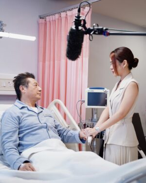 Joey Leong Instagram - Clara os:
希望一張開眼 就能看見如圖健康帥氣的爹地

爹地能否醒過來？為他集氣⋯

此刻9:30PM #名門 AEC頻道306 播出
#AstroGo #AstroOnDemand 隨時收看

#TheGreatResonance #Clara李靖慧
#JoeyLeongxTheGreatResonance #名门
#AstroOriginals #Astro中文原创电视剧