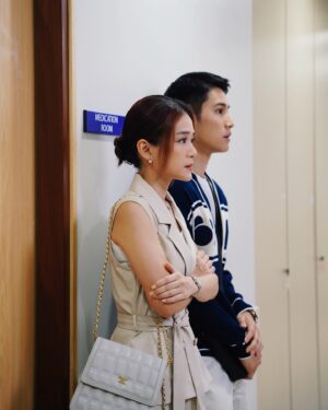 Joey Leong Instagram - Clara os:
希望一張開眼 就能看見如圖健康帥氣的爹地

爹地能否醒過來？為他集氣⋯

此刻9:30PM #名門 AEC頻道306 播出
#AstroGo #AstroOnDemand 隨時收看

#TheGreatResonance #Clara李靖慧
#JoeyLeongxTheGreatResonance #名门
#AstroOriginals #Astro中文原创电视剧