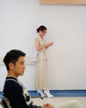 Joey Leong Instagram - Clara os:
希望一張開眼 就能看見如圖健康帥氣的爹地

爹地能否醒過來？為他集氣⋯

此刻9:30PM #名門 AEC頻道306 播出
#AstroGo #AstroOnDemand 隨時收看

#TheGreatResonance #Clara李靖慧
#JoeyLeongxTheGreatResonance #名门
#AstroOriginals #Astro中文原创电视剧