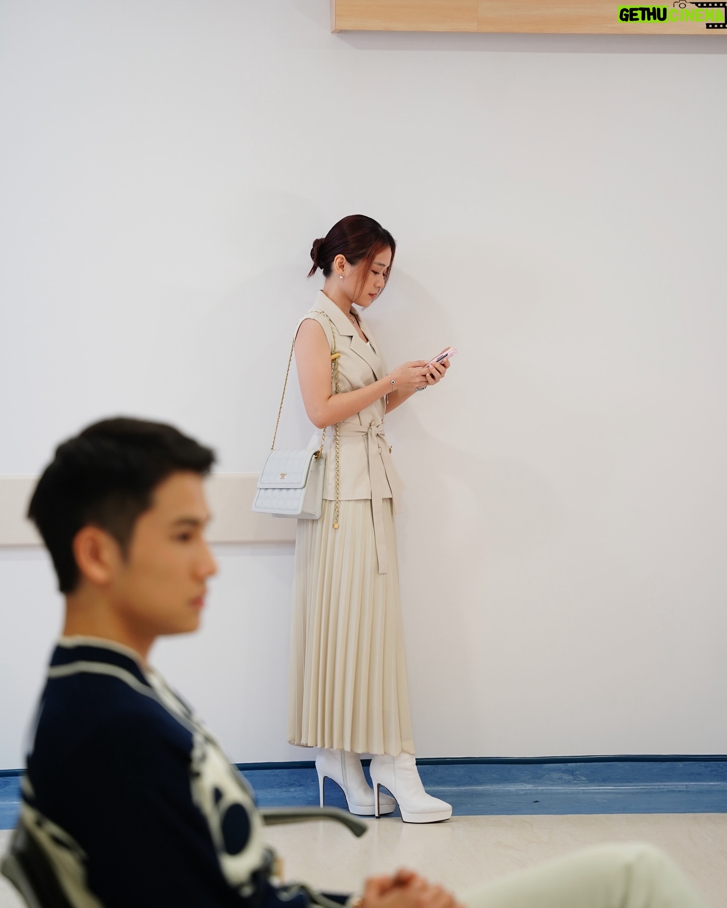 Joey Leong - 10.6K Likes - Clara os:
希望一張開眼 就能看見如圖健康帥氣的爹地
爹地能否醒過來?為他集氣⋯
此刻9:30PM #名門 AEC頻道306 播出
#AstroGo #AstroOnDemand 隨時收看
#TheGreatResonance #Clara李靖慧
#JoeyLeongxTheGreatResonance #名门
#AstroOriginals #Astro中文原创电视剧