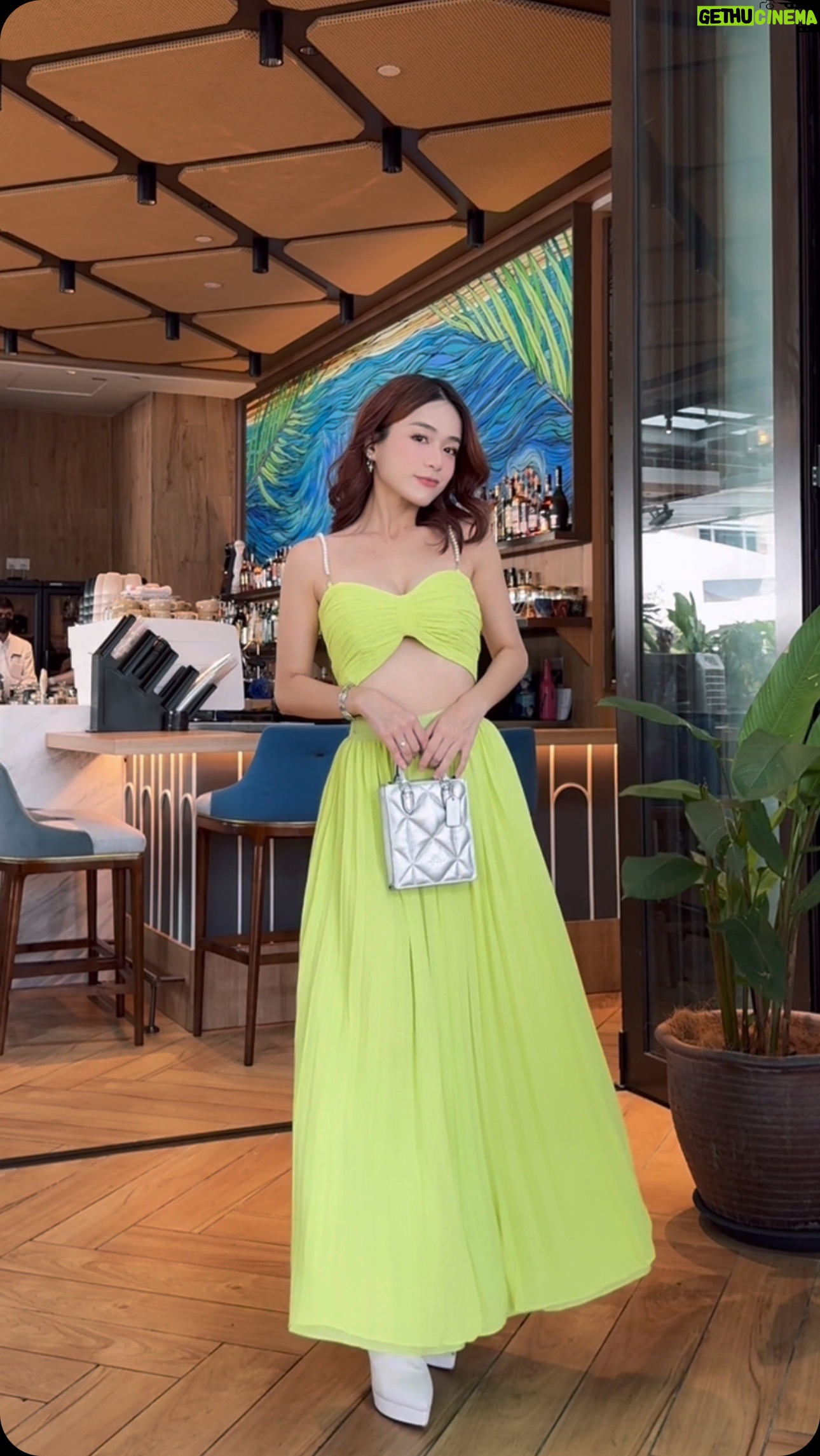 Joey Leong - 7.3K Likes - KLFW 2024 /
“I’M YOUR TYPE. I’M THE VIBE.”
2 events in a row @klfashionweek
there goes the 2 looks
summer vibrant vacay vibe☀️
‣ neon co-ord @maglifestyleofficial
powerful lady boss vibe 👜
‣ white suit @knkeyng
#fashionweek #KLFW2024 #klfw #kualalumpur
#JLXMAG #SuitUp #FitCheck #OutfitChange
#Personalities #womenwear #fashion #designerwear
#JoeyLeong #Maglifestyle #Knkeyng #OOTD