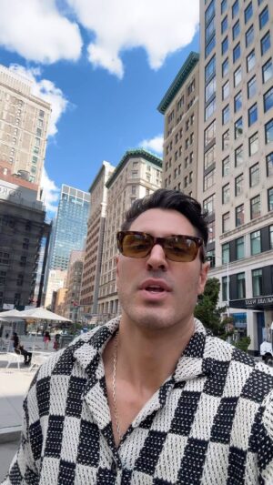 Joey Zauzig Instagram - It’s way better to be single than to be with the wrong one hurt and upset, you deserve the best don’t forget.
-
-
-
-
-
-
#uplifting #quotes #datingadvice