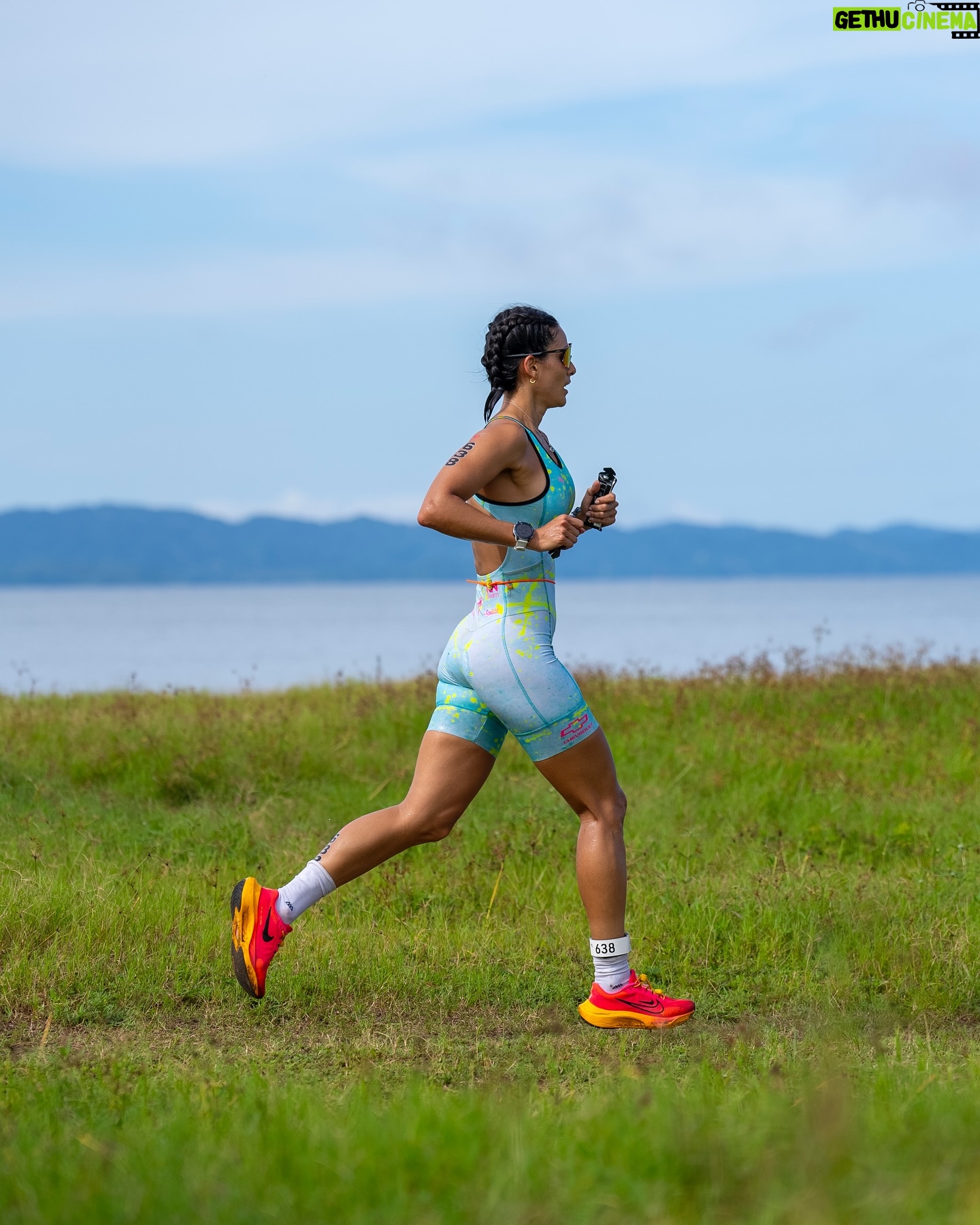 Johanna Solano - 11.8K Likes - Triatlón Paseo de los Turistas 🥇❤️
Natación rápida, bici caótica y corrida engañosa. 😅
Muy contenta con las sensaciones en general, he estado concentrada los últimos meses entrenando para otro evento de otro tipo totalmente, así que haberme sentido fuerte y enfocada este fin de semana me llena de confianza! 🙏🏽
Este mes viene cargado de eventos!!!! Tres fines de semana de ciclismo de ruta por etapas (@vueltamasterfemenina), triatlón de montaña (@xterracostarica) y carrera de MTB (@volcano100cr) que me mantendrán bastante ocupada y motivada! 💥
Gracias @momiachacon @momia_ts por la puesta a punto para todos los retos que se me ocurren! 💪🏽
📸: @cusukofotografiacr