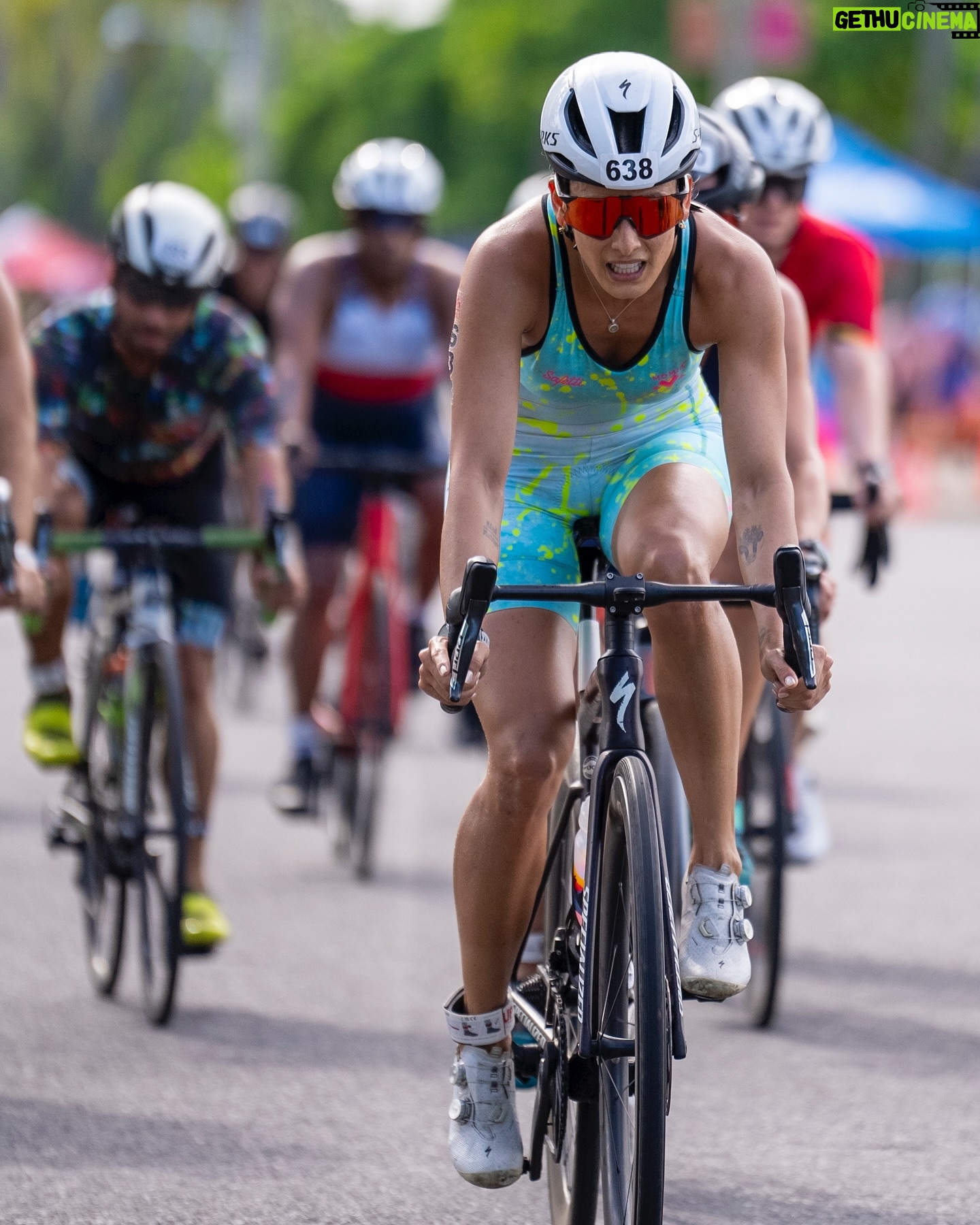 Johanna Solano - 11.8K Likes - Triatlón Paseo de los Turistas 🥇❤️
Natación rápida, bici caótica y corrida engañosa. 😅
Muy contenta con las sensaciones en general, he estado concentrada los últimos meses entrenando para otro evento de otro tipo totalmente, así que haberme sentido fuerte y enfocada este fin de semana me llena de confianza! 🙏🏽
Este mes viene cargado de eventos!!!! Tres fines de semana de ciclismo de ruta por etapas (@vueltamasterfemenina), triatlón de montaña (@xterracostarica) y carrera de MTB (@volcano100cr) que me mantendrán bastante ocupada y motivada! 💥
Gracias @momiachacon @momia_ts por la puesta a punto para todos los retos que se me ocurren! 💪🏽
📸: @cusukofotografiacr
