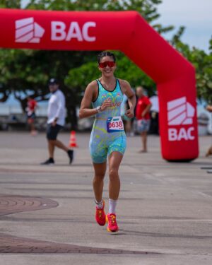 Johanna Solano Instagram - Triatlón Paseo de los Turistas 🥇❤️

Natación rápida, bici caótica y corrida engañosa. 😅

Muy contenta con las sensaciones en general, he estado concentrada los últimos meses entrenando para otro evento de otro tipo totalmente, así que haberme sentido fuerte y enfocada este fin de semana me llena de confianza! 🙏🏽

Este mes viene cargado de eventos!!!! Tres fines de semana de ciclismo de ruta por etapas (@vueltamasterfemenina), triatlón de montaña (@xterracostarica) y carrera de MTB (@volcano100cr) que me mantendrán bastante ocupada y motivada! 💥

Gracias @momiachacon @momia_ts por la puesta a punto para todos los retos que se me ocurren! 💪🏽

📸: @cusukofotografiacr
