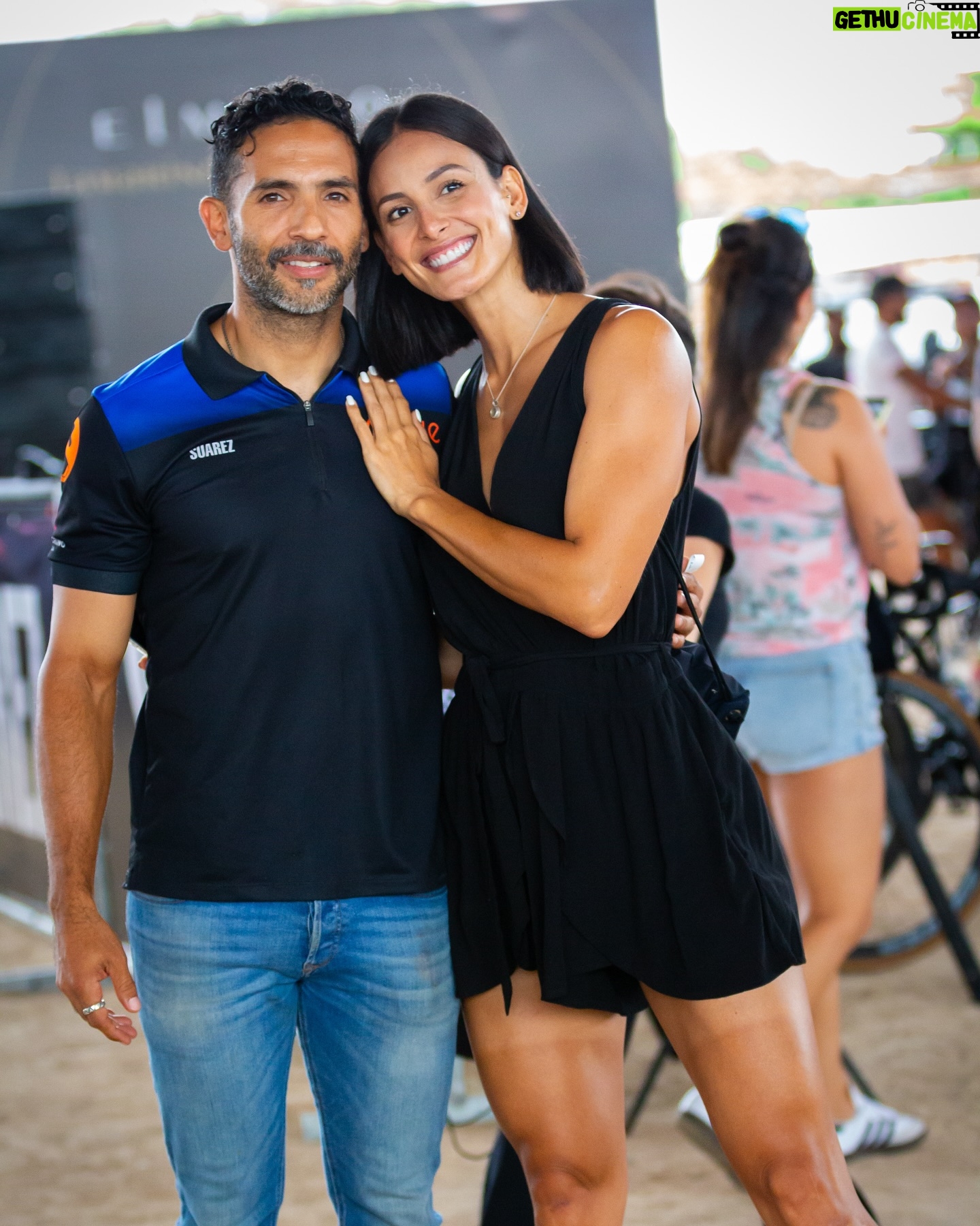 Johanna Solano - 14.6K Likes - Si hay algo que admiro de vos es tu espíritu de lucha, lo apasionado y determinado que sos con todo lo que hacés.
Gracias por chinearnos, por protegernos, por estar siempre presente. ❤️
Te felicito por el @granfondoguanacaste de este fin de semana, soy testigo todos los días al verte de lo complicado y estresante que es organizar, delegar, coordinar todo lo que involucra un evento como este, y una vez más me(nos) demostraste lo capaz e inteligente que sos.
Pero lo que más admiro de vos es que a pesar de todo lo que tenés en la cabeza en días como ese, sacás el tiempo para detalles como cargar mi bici, preparar las botellas, la nutrición y encima de todo darme asistencia. 🥹
¡Sos lo máximo! ¡Te amo! ❤️
📸 1: @bernimb_fotografia
📸 2: @josuefphoto
📸 3: @__braulioromero__
📸 4 y 5: @alexbach18 @mtbpuromotor
📸 7: @__braulioromero__