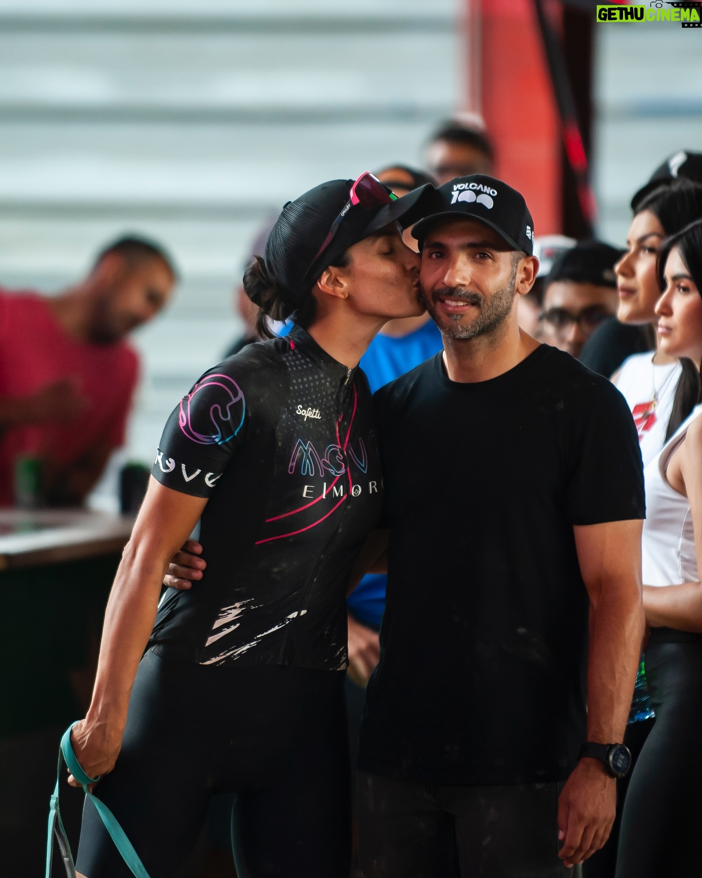 Johanna Solano - 14.6K Likes - Si hay algo que admiro de vos es tu espíritu de lucha, lo apasionado y determinado que sos con todo lo que hacés.
Gracias por chinearnos, por protegernos, por estar siempre presente. ❤️
Te felicito por el @granfondoguanacaste de este fin de semana, soy testigo todos los días al verte de lo complicado y estresante que es organizar, delegar, coordinar todo lo que involucra un evento como este, y una vez más me(nos) demostraste lo capaz e inteligente que sos.
Pero lo que más admiro de vos es que a pesar de todo lo que tenés en la cabeza en días como ese, sacás el tiempo para detalles como cargar mi bici, preparar las botellas, la nutrición y encima de todo darme asistencia. 🥹
¡Sos lo máximo! ¡Te amo! ❤️
📸 1: @bernimb_fotografia
📸 2: @josuefphoto
📸 3: @__braulioromero__
📸 4 y 5: @alexbach18 @mtbpuromotor
📸 7: @__braulioromero__